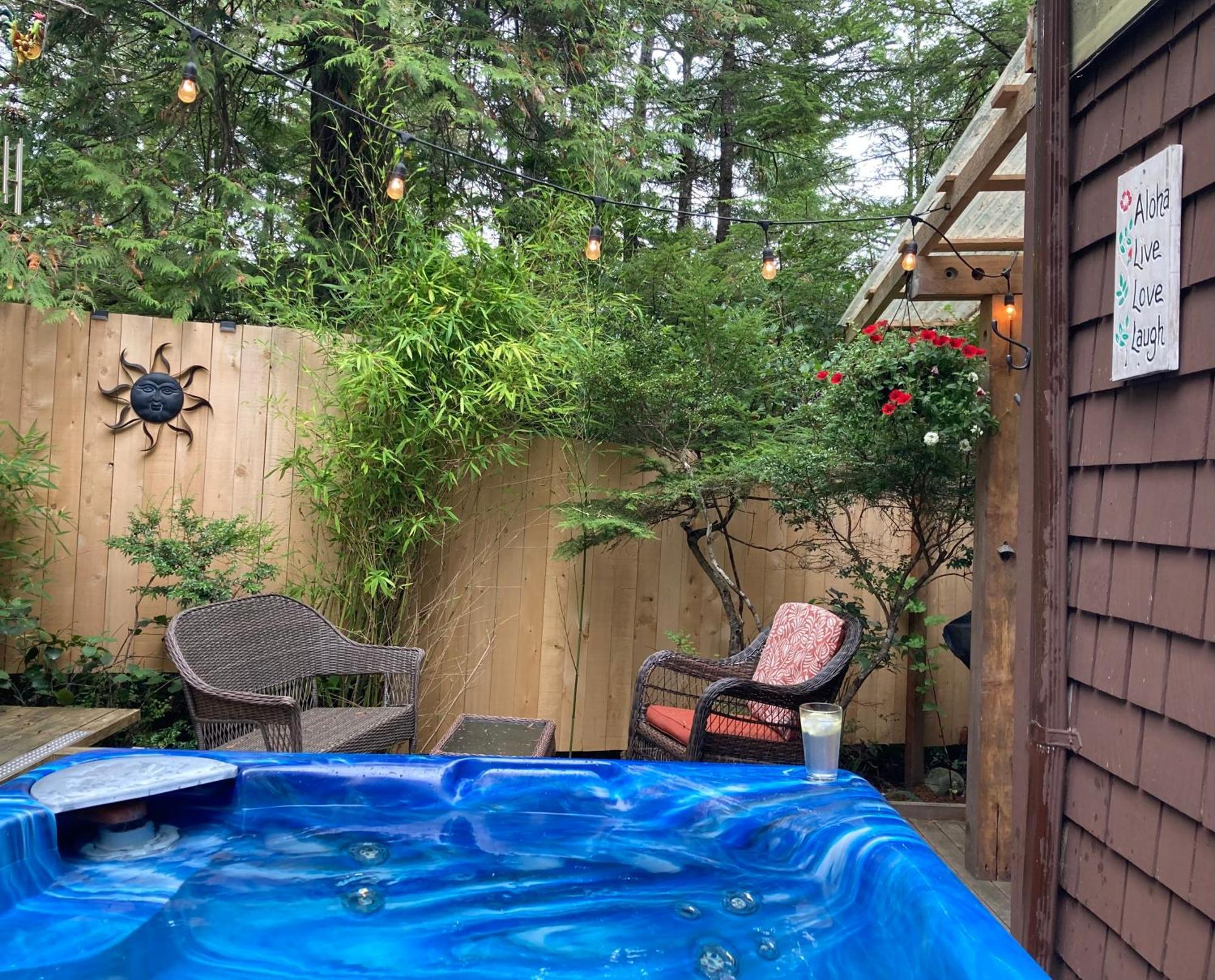 Forest Sweet Retreat Hot Tub & Wood Fired Sauna ユクルーレット エクステリア 写真