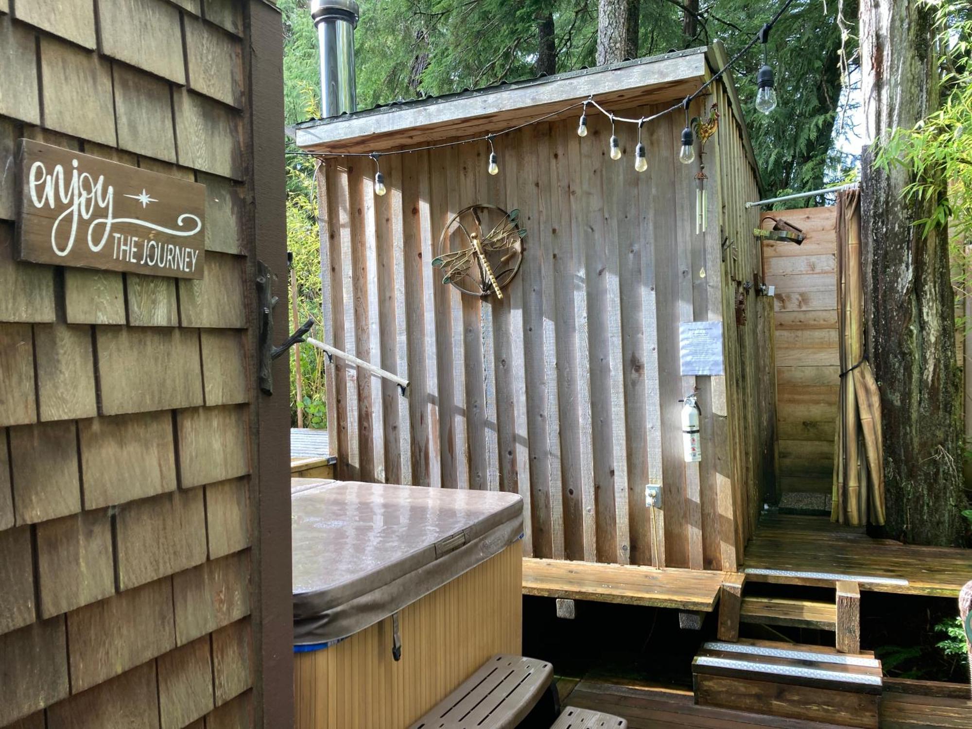 Forest Sweet Retreat Hot Tub & Wood Fired Sauna ユクルーレット エクステリア 写真